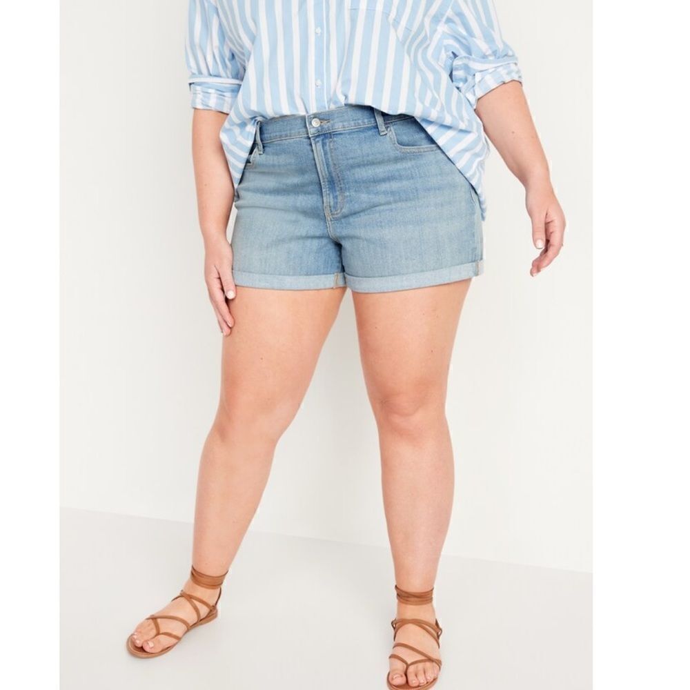 Old Navy Mid-Rise Wow Jean Shorts for Women 3" inseam NWT Plus Size 22
